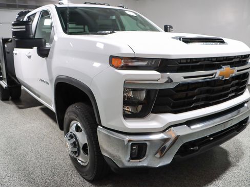 Used 2024 Chevrolet Silverado 3500 LT w/ Convenience Package image 6