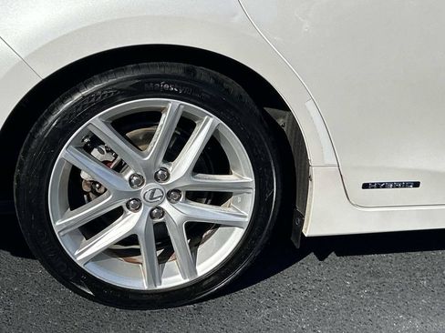 Used 2015 Lexus CT 200h w/ Seat Comfort Package FWD image 8
