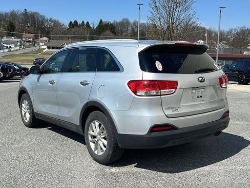 Used 2017 Kia Sorento LX image 5