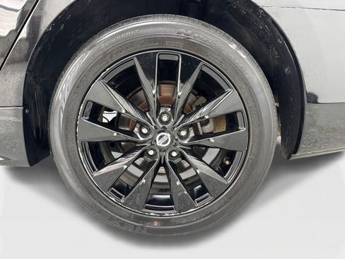 Used 2018 Nissan Sentra SR w/ SR Midnight Edition Package FWD image 50
