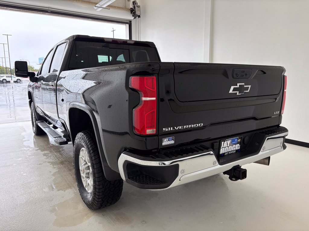 Used 2024 Chevrolet Silverado 2500 LTZ w/ LTZ Premium Package AWD/4WD image 18