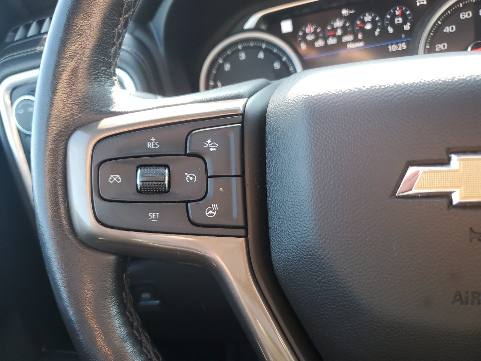 Used 2022 Chevrolet Silverado 1500 High Country w/ Technology Package AWD/4WD image 22