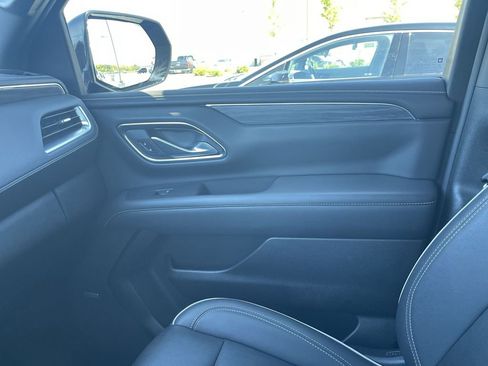 Used 2024 GMC Yukon SLT w/ SLT Luxury Package AWD/4WD image 32