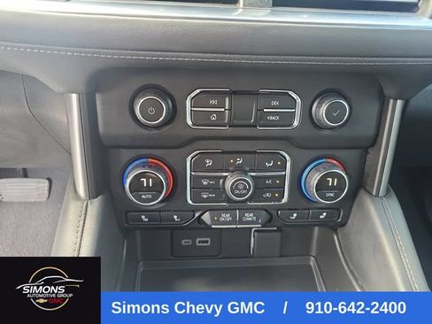 Used 2024 Chevrolet Suburban LT RWD image 17
