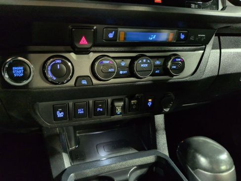 Used 2019 Toyota Tacoma TRD Off-Road image 18