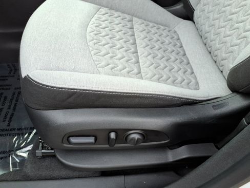 Used 2023 Chevrolet Equinox LT w/ Driver Convenience Package AWD/4WD image 15