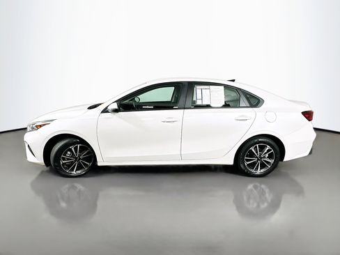 Used 2023 Kia Forte LXS w/ LXS Technology Package image 4
