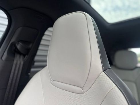 Used 2024 Porsche Cayenne Coupe AWD/4WD image 35