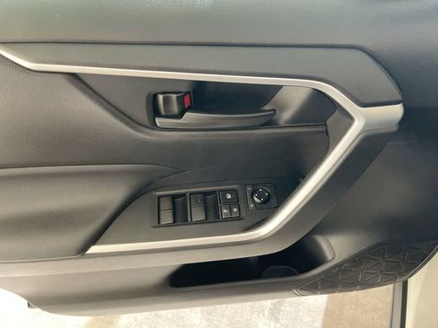 Used 2022 Toyota RAV4 LE AWD/4WD image 13