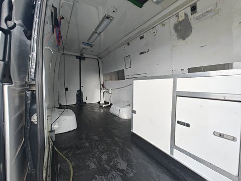 Used 2019 Mercedes-Benz Sprinter 4500 image 37