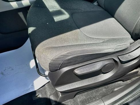 Used 2022 Kia Carnival LX FWD image 20