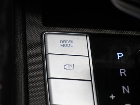 Used 2021 Hyundai Elantra Limited FWD image 21