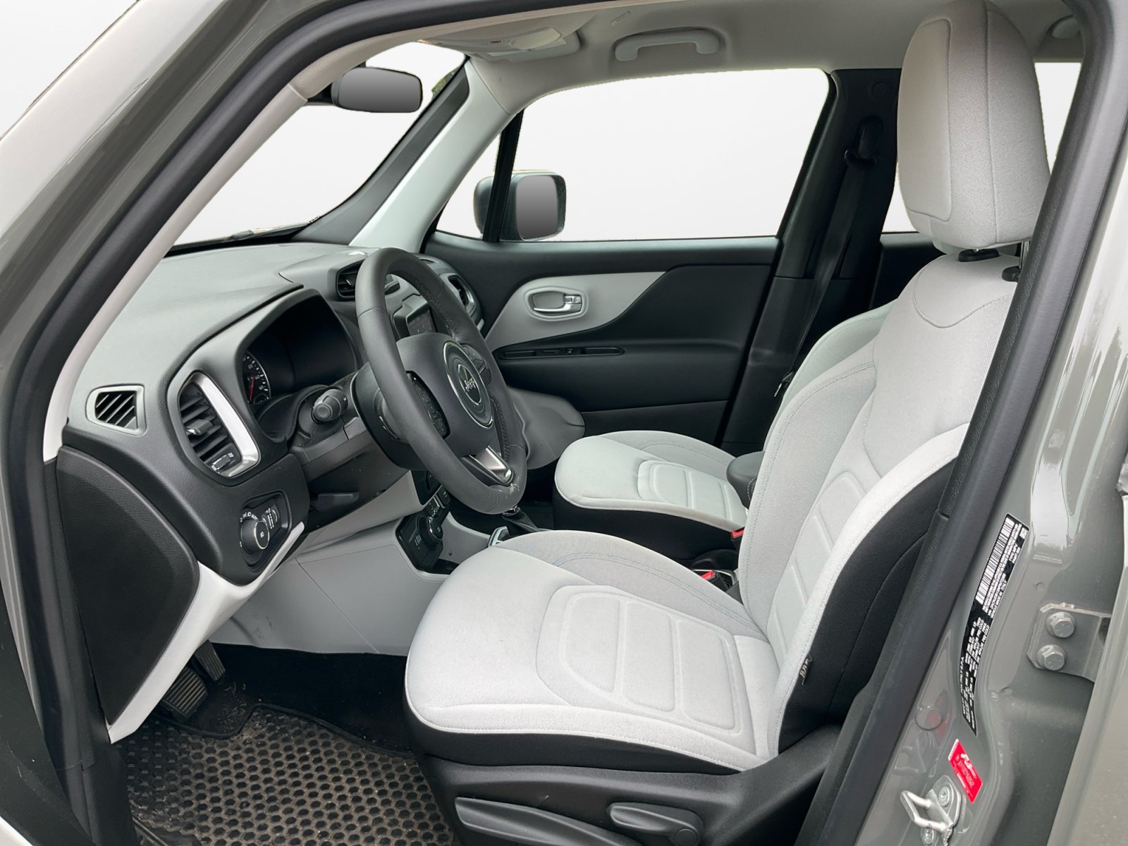 Used 2022 Jeep Renegade Latitude AWD/4WD image 10