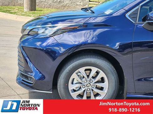 New 2026 Toyota Sienna LE image 6