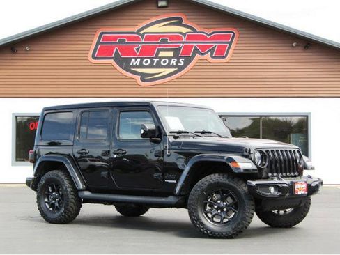 Used 2022 Jeep Wrangler Unlimited Sahara AWD/4WD image 2