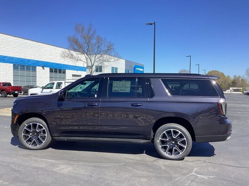 New 2026 Chevrolet Suburban RST w/ Comfort Package AWD/4WD image 6