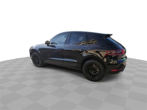 Used 2018 Porsche Macan Base image 6