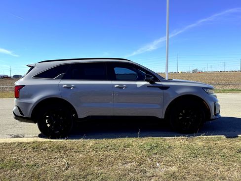 Used 2022 Kia Sorento SX image 5