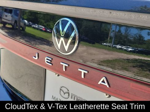 Used 2025 Volkswagen Jetta SE FWD image 9