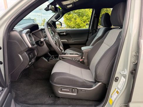 Used 2023 Toyota Tacoma TRD Sport AWD/4WD image 12