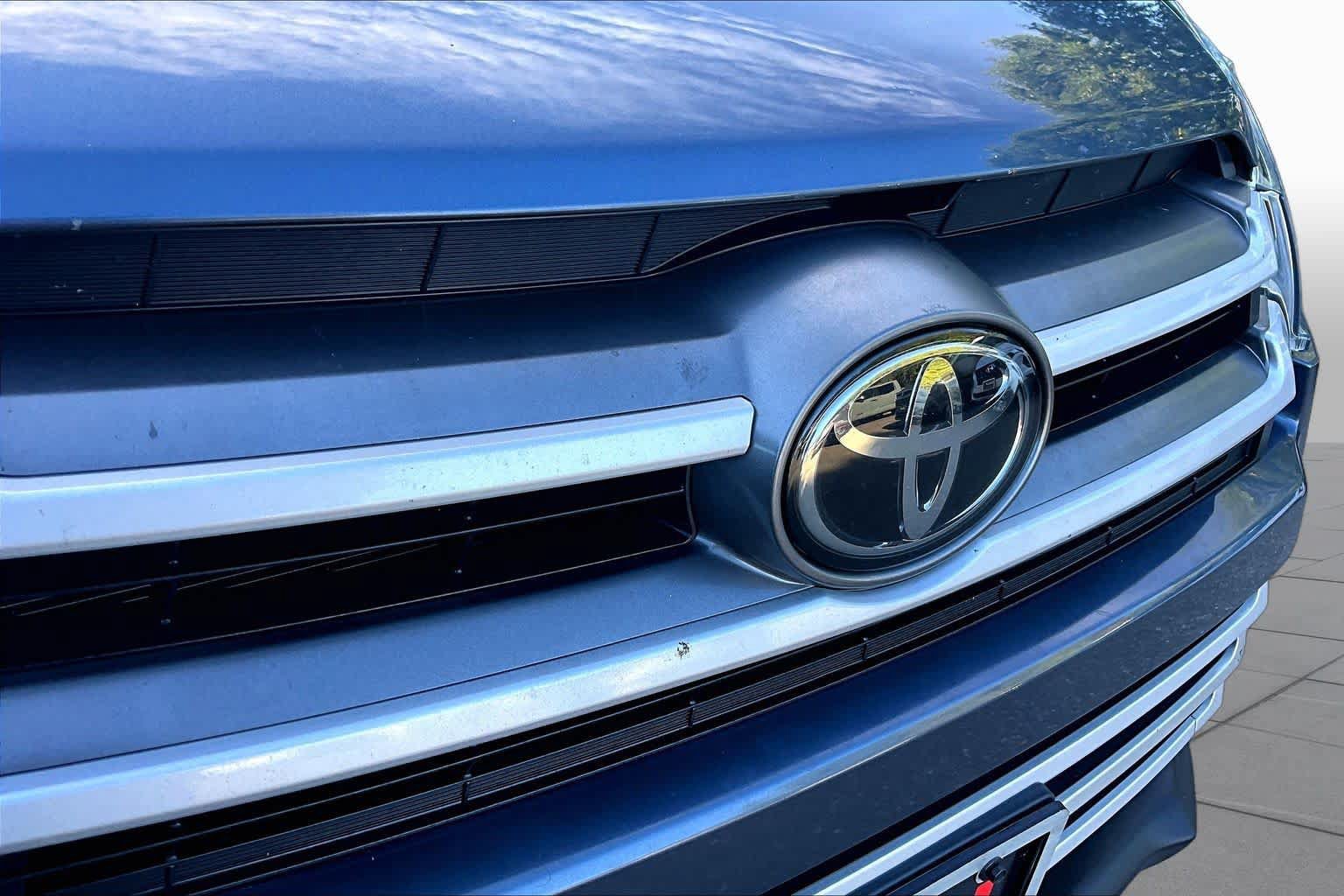 Used 2018 Toyota Highlander XLE AWD/4WD image 29
