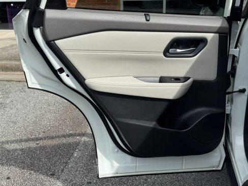 Used 2023 Nissan Rogue SV w/ SV Premium B Package FWD image 37