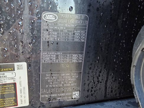 Used 2024 Land Rover Defender 130 X-Dynamic SE image 34