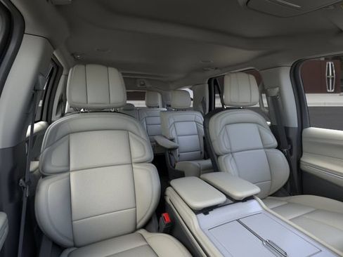 New 2026 Lincoln Navigator Premiere AWD/4WD image 10