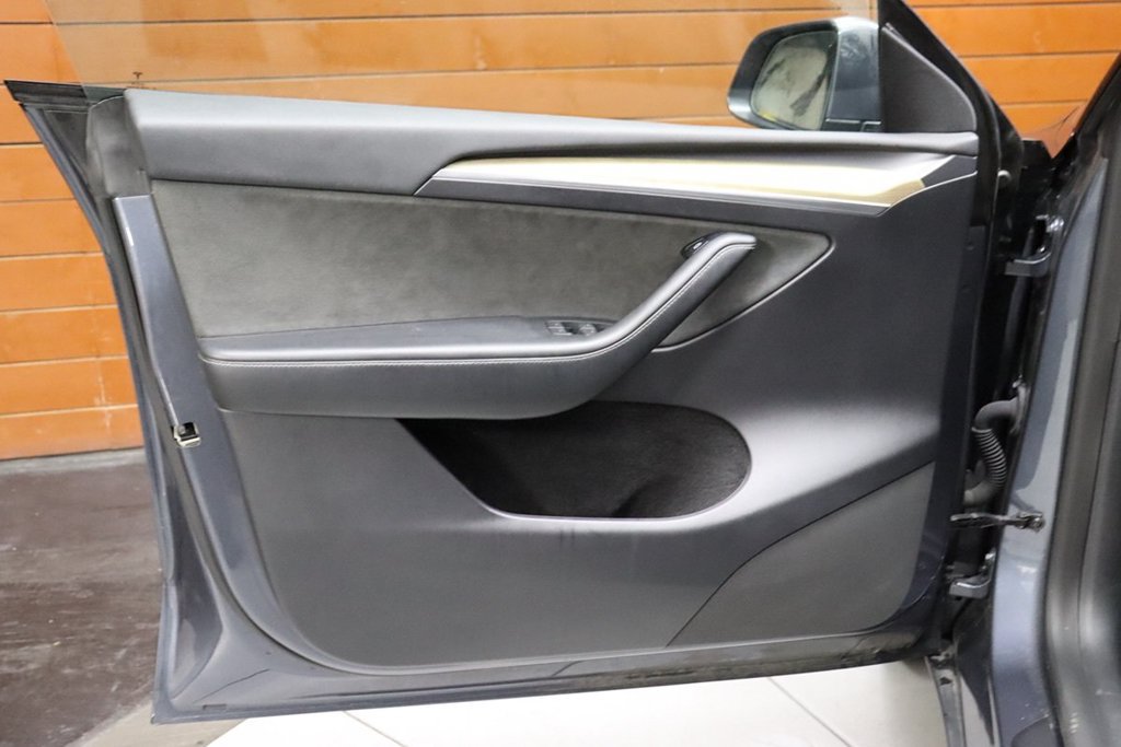 Used 2023 Tesla Model Y Long Range AWD/4WD image 40
