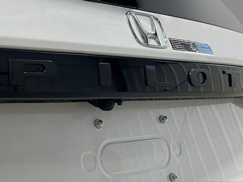 New 2025 Honda Pilot Touring image 7