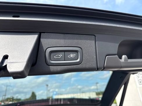 Used 2025 Volvo XC60 B5 Core AWD/4WD image 10