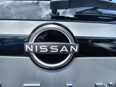 Used 2023 Nissan Pathfinder SL FWD image 31