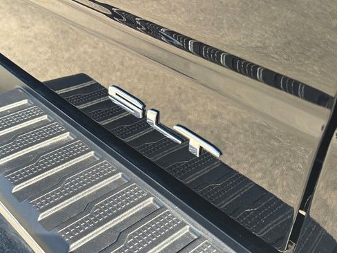 New 2026 GMC Sierra 1500 SLT image 8