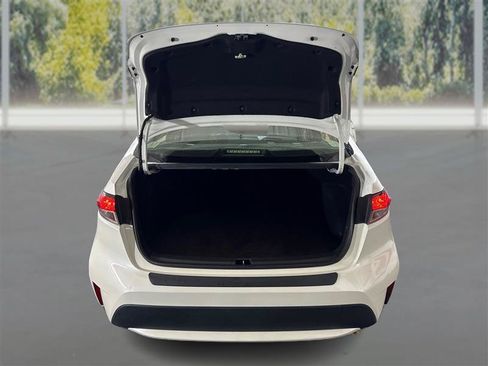 Used 2021 Toyota Corolla LE w/ Carpet Mat Package (TMS) FWD image 13