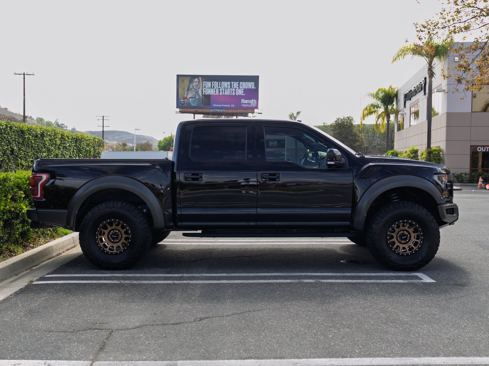 Used 2018 Ford F150 Raptor w/ Equipment Group 802A Luxury AWD/4WD image 4