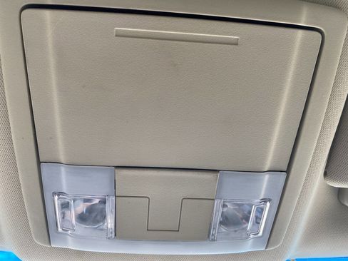 Used 2016 Ford Taurus SE FWD image 37