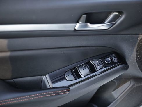 Used 2024 Nissan Altima 2.5 SR image 10