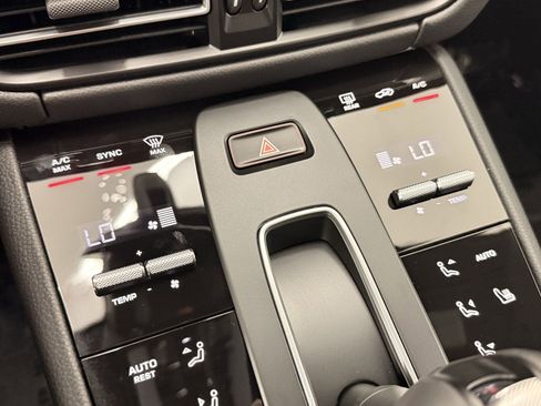 Used 2025 Porsche Macan AWD/4WD image 19