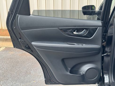 Used 2018 Nissan Rogue SL w/ Premium Package FWD image 43