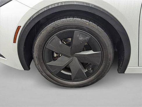 Certified 2023 Toyota Prius LE image 24