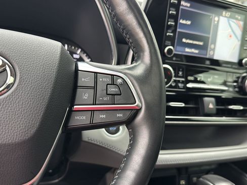 Used 2021 Toyota Highlander Limited image 19