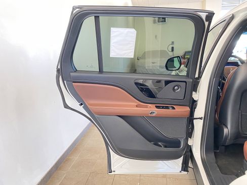 New 2026 Lincoln Aviator Reserve AWD/4WD image 8