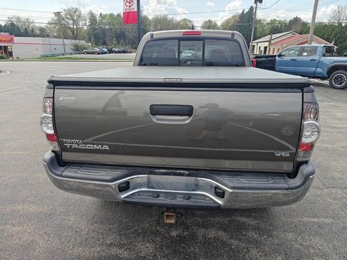 Used 2014 Toyota Tacoma 4x4 Access Cab V6 w/ TRD Off-Road Package image 5