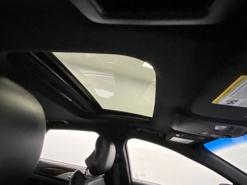 Used 2017 Lincoln MKZ Reserve image 24