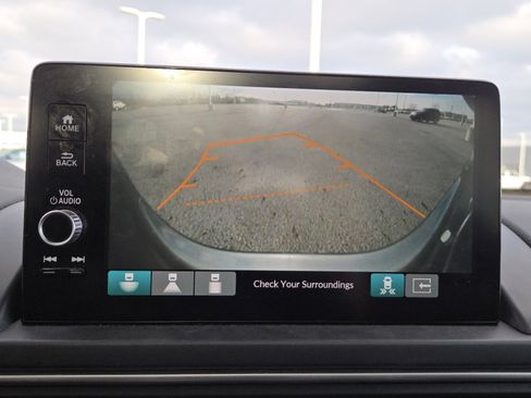 Used 2023 Honda Pilot Touring image 8