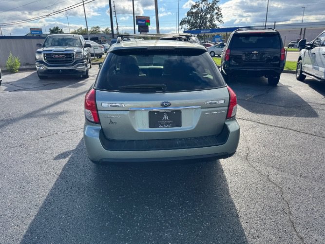Used 2009 Subaru Outback 2.5i Limited w/ Popular Equipment Group 2B AWD/4WD image 4