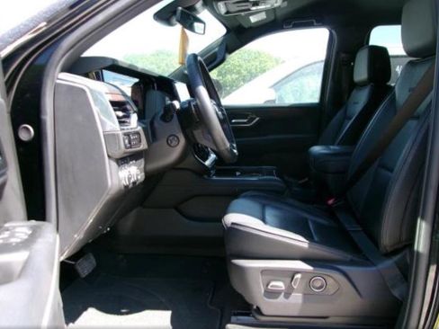 Used 2025 GMC Yukon XL Denali AWD/4WD image 4
