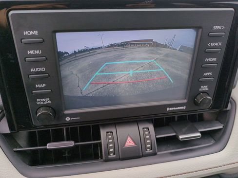 Used 2021 Toyota RAV4 XLE Premium FWD image 28