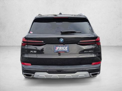 Used 2025 BMW X5 xDrive50e image 7