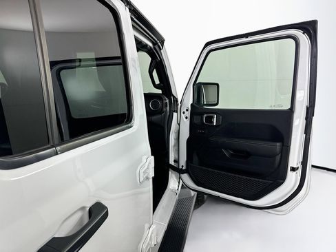 Used 2023 Jeep Wrangler Sahara w/ Cold Weather Group image 31